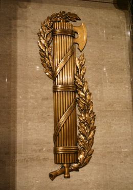 bronze-fasces-detail