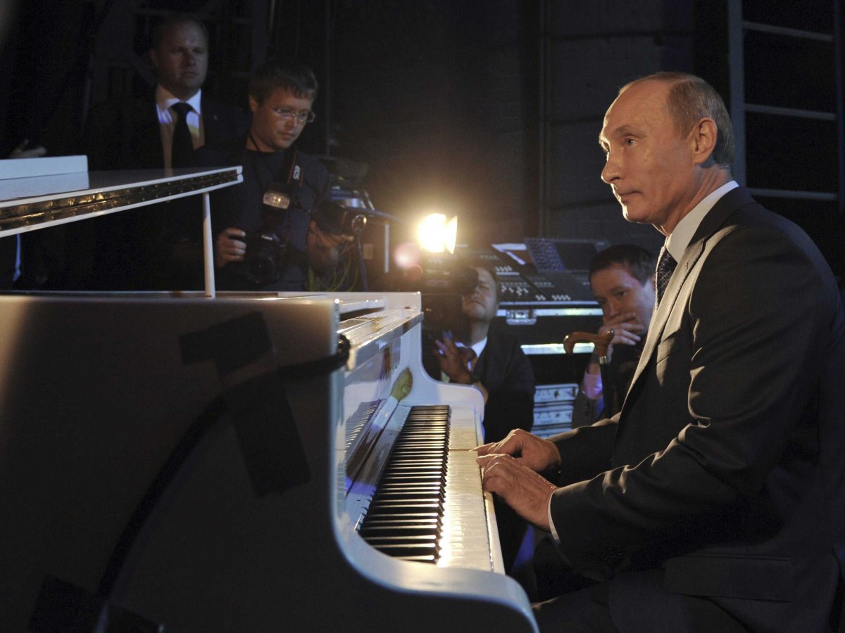 Putin at the piano