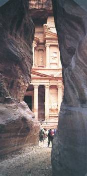 Entrance to Petra.jpg
